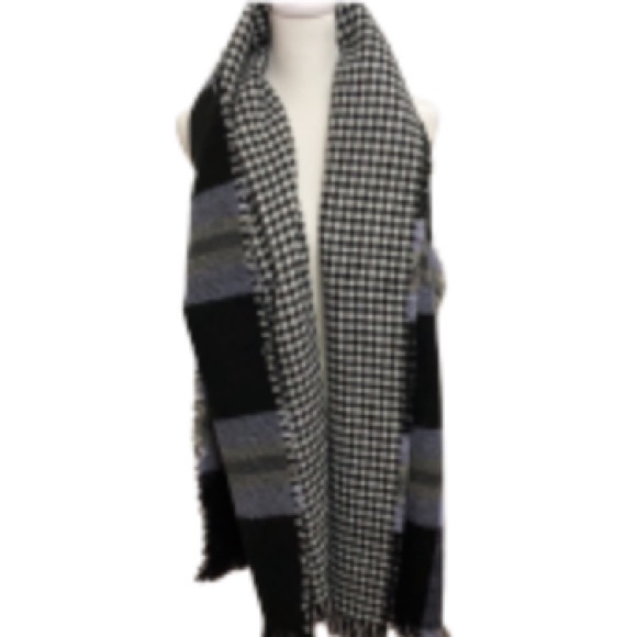 NWOT Tahari Acrylic Reversible Scarf OSFM - Picture 4 of 16